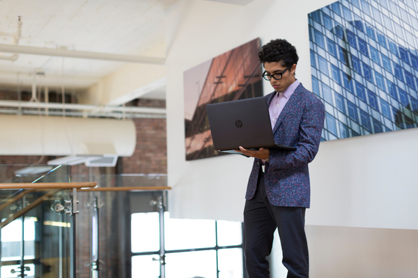 HP ZBook Studio G3 Mobile Workstation - Ultrabook - Core i7 6820HQ / 2.7 GHz - Win 7 Pro 64-bit (sis&auml;lt&auml;&auml; Win 10 Pro 64-bit License) - 32 Gt RAM - 512 Gt SSD HP