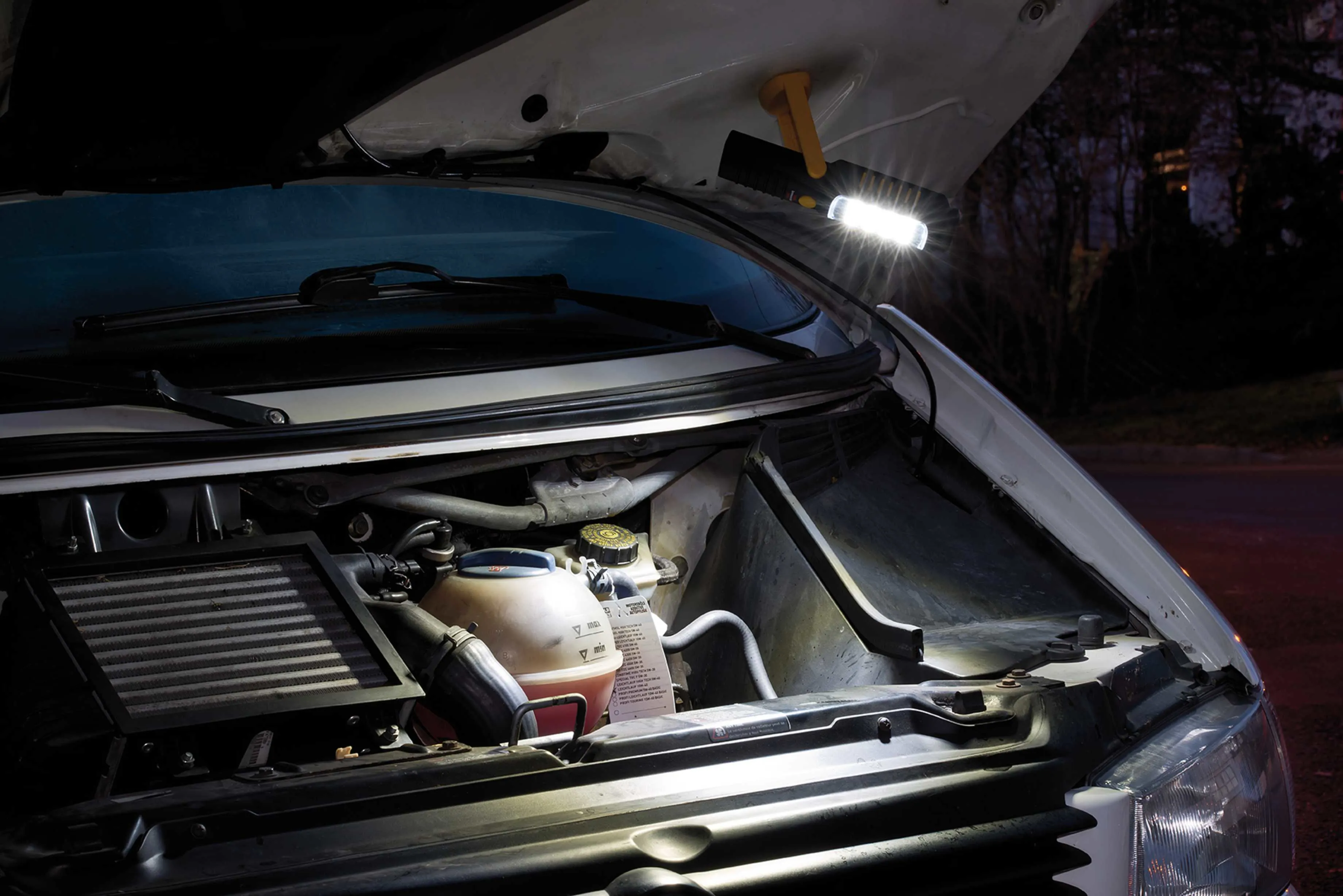 Brennenstuhl yleisvalaisin, 8+1 SMD-LED-valoa, 250lm + 100lm