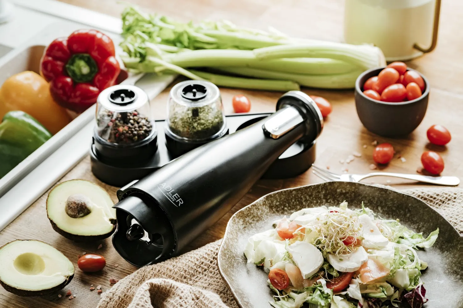 Adler AD 4449B Electric Salt and Pepper Grinder Set, Matte Black