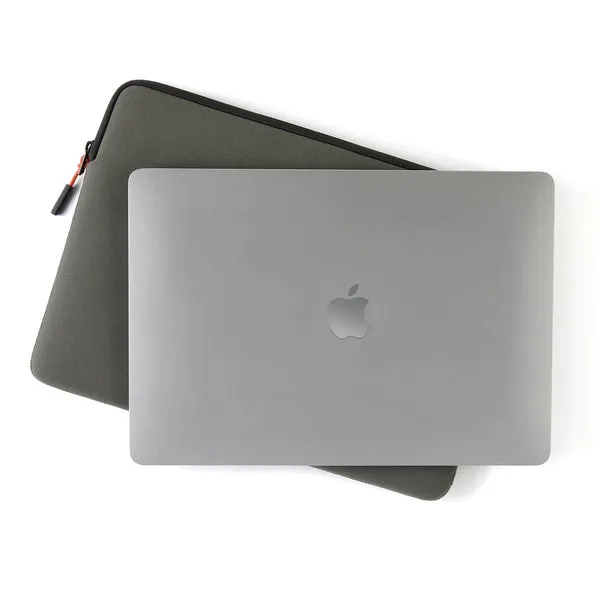 Pipetto Classic Fit Sleeve f&ouml;r MacBook Pro 14/Air 13.6