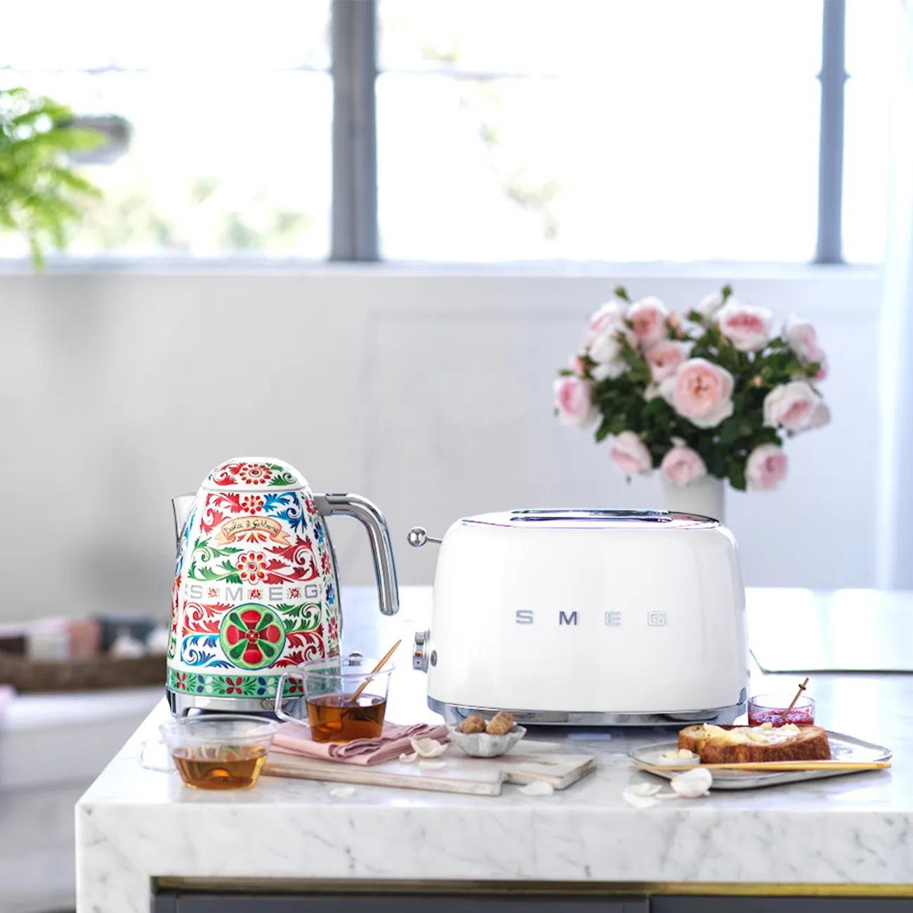 Smeg 50's Style TSF01WHEU -leiv&auml;npaahdin, 2 viipaleita, valkoinen