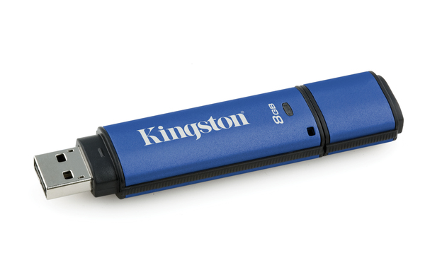 Kingston 8 Gt DataTraveler Vault Privacy 3.0 USB 3.0 -muistitikku, Musta/Sininen