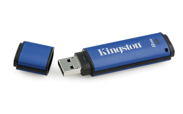 Kingston 8 Gt DataTraveler Vault Privacy 3.0 USB 3.0 -muistitikku, Musta/Sininen