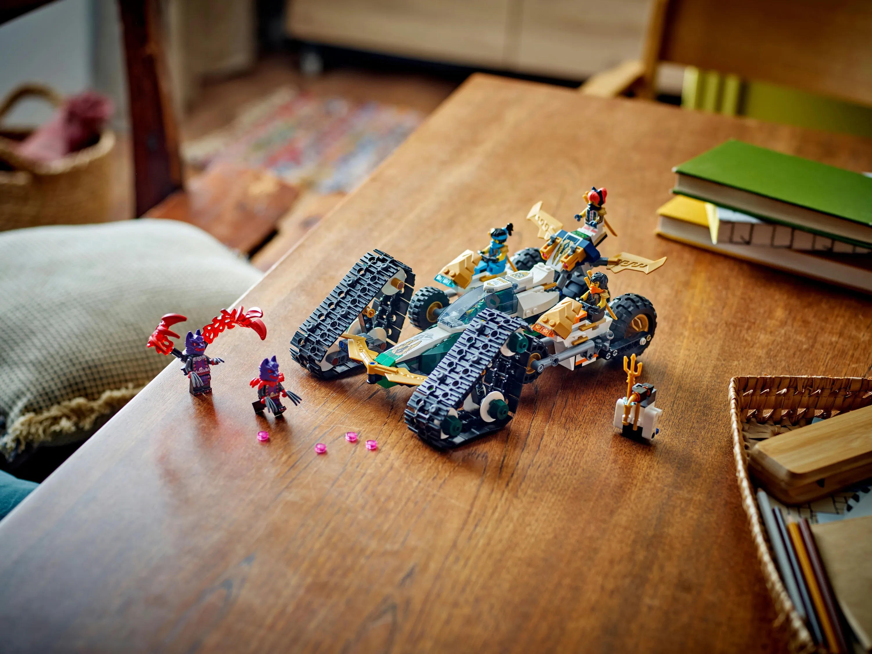 LEGO NINJAGO Ninjateamets bef&auml;lsfordon 71820