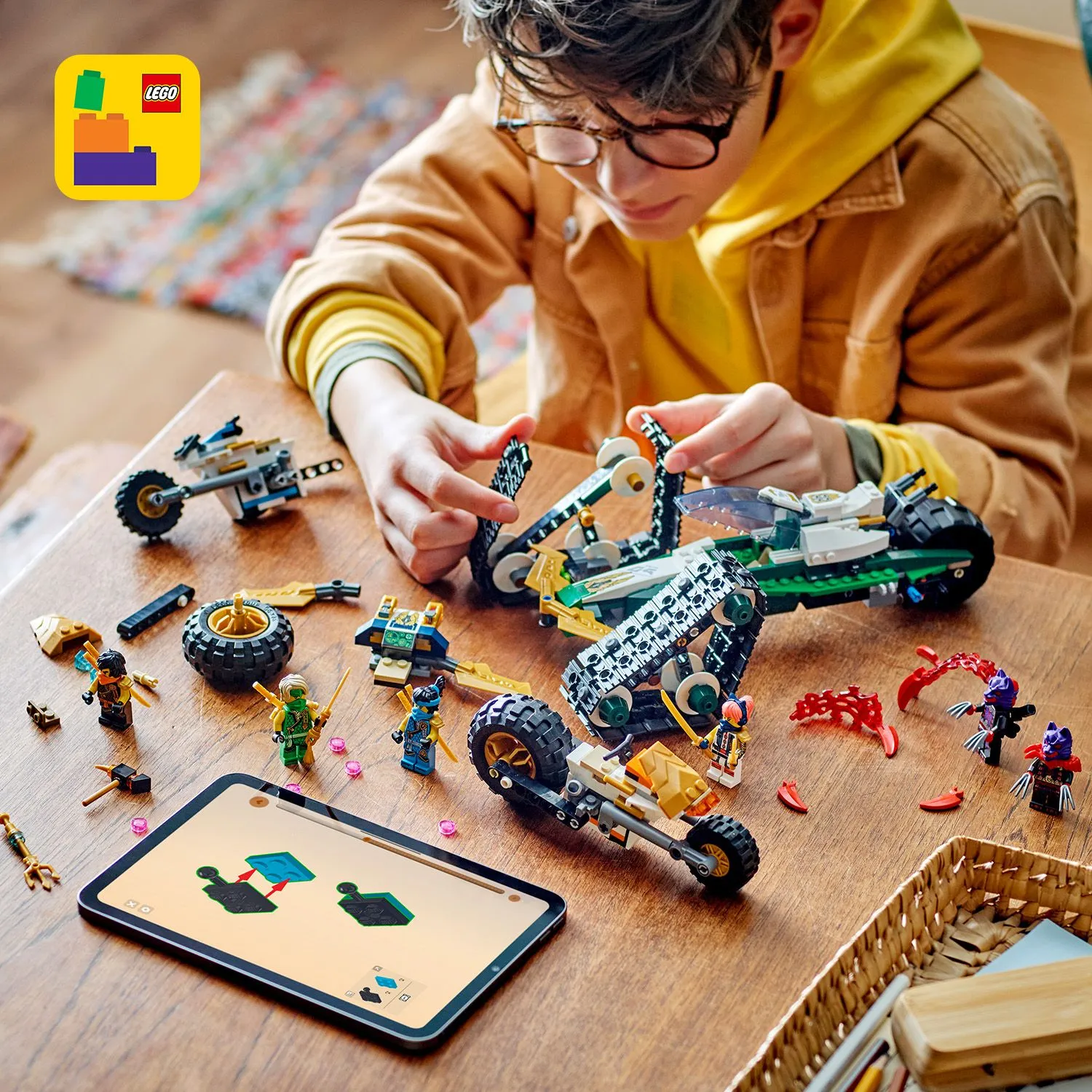 LEGO NINJAGO Ninjateamets bef&auml;lsfordon 71820