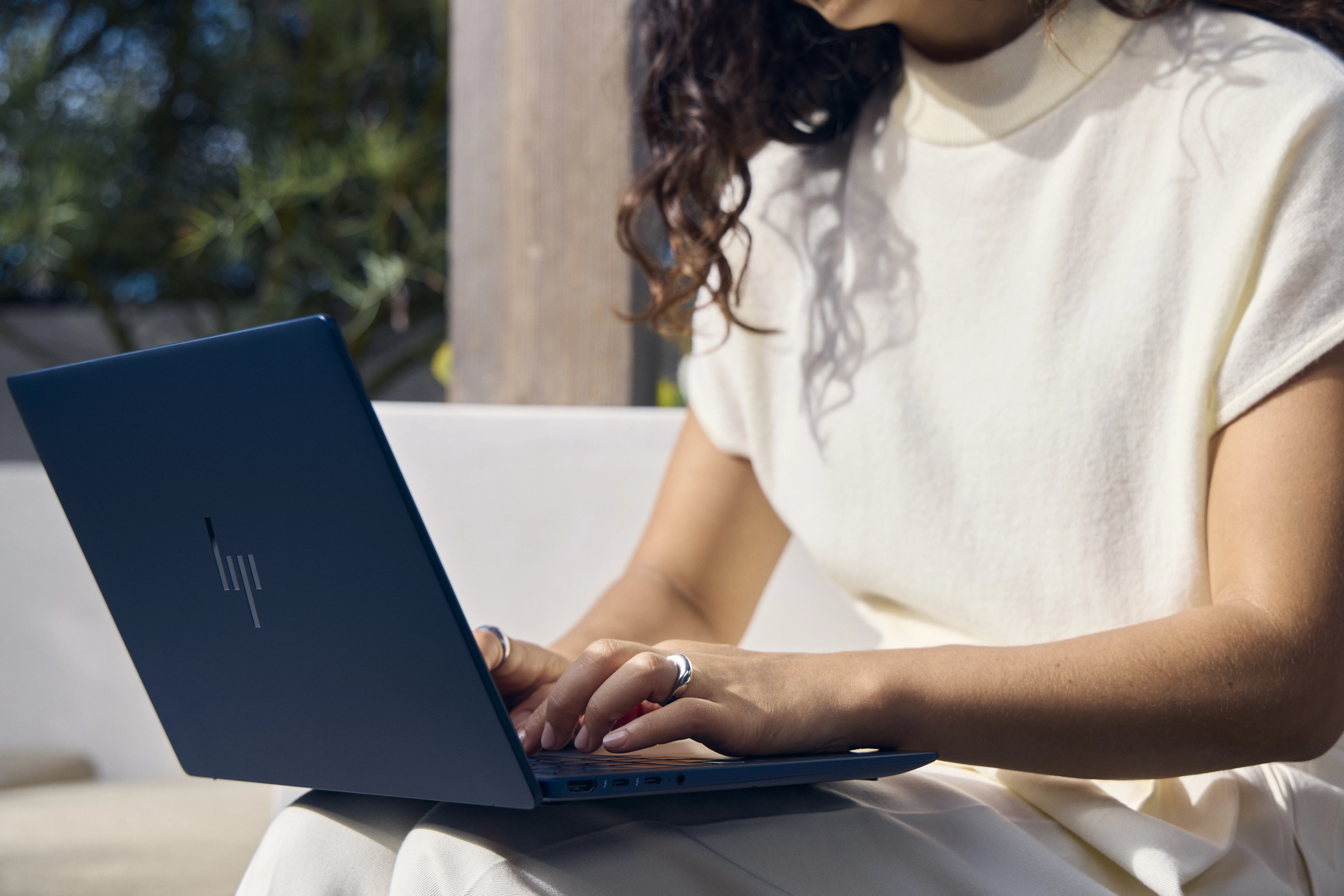 HP EliteBook 8 G2a 14.0" Ryzen AI 5 435, 16 GB, 512 GB, Win 11 Pro - b&auml;rbar dator, glacier silver