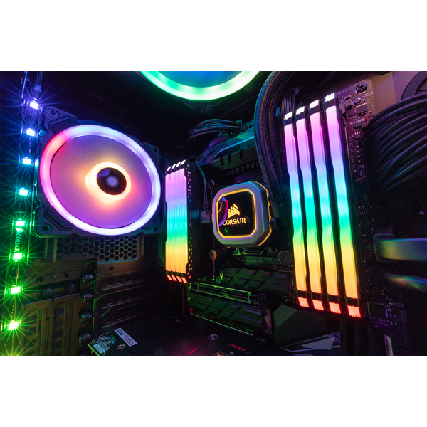 Corsair Vengeance RGB Pro 32 GB (4 x 8 GB) DDR4 3200MHz, CL14 - minne, Svart