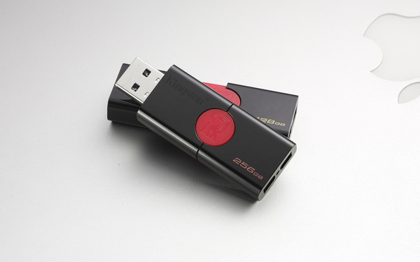 Kingston 32 GB DataTraveler 106 USB - minne, Svart/R&ouml;d