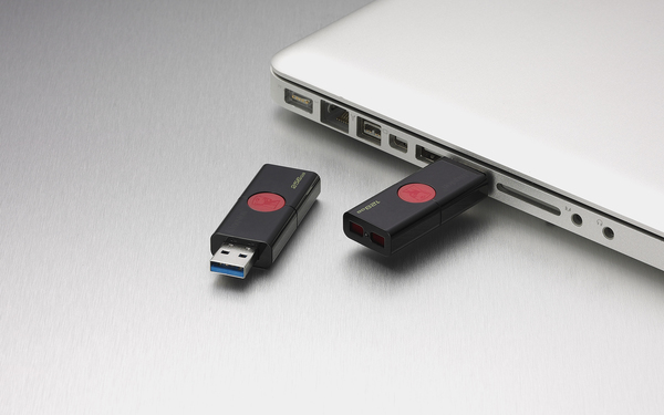 Kingston 32 GB DataTraveler 106 USB - minne, Svart/R&ouml;d