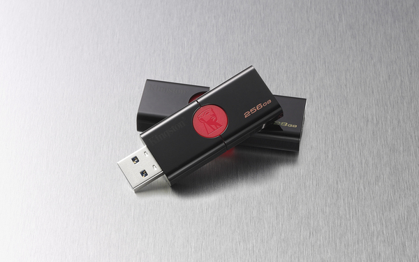 Kingston 32 GB DataTraveler 106 USB - minne, Svart/R&ouml;d