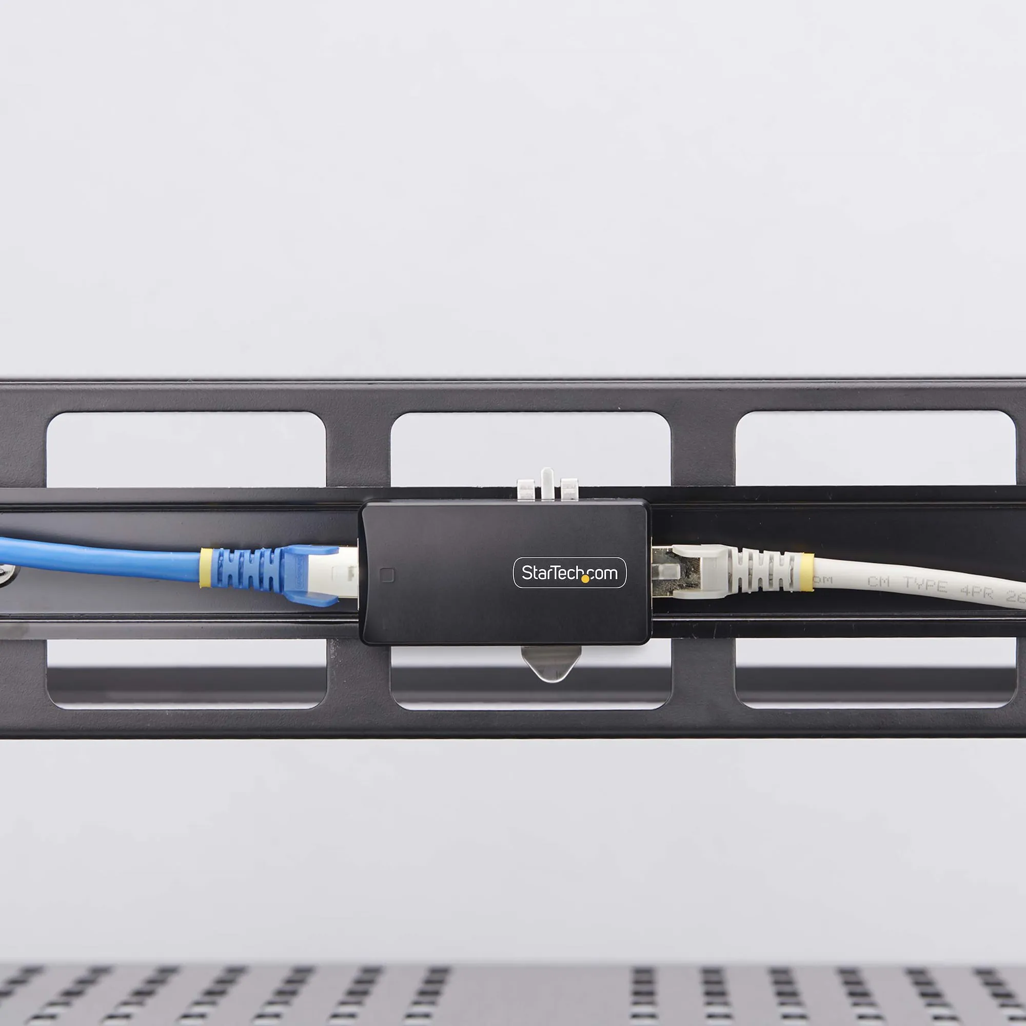 STARTECH.COM 1-Port Gigabit Network Isolator Compact In-line RJ45 Ethernet Coupler with 4kV Galvanic Isolation IP40 TAA