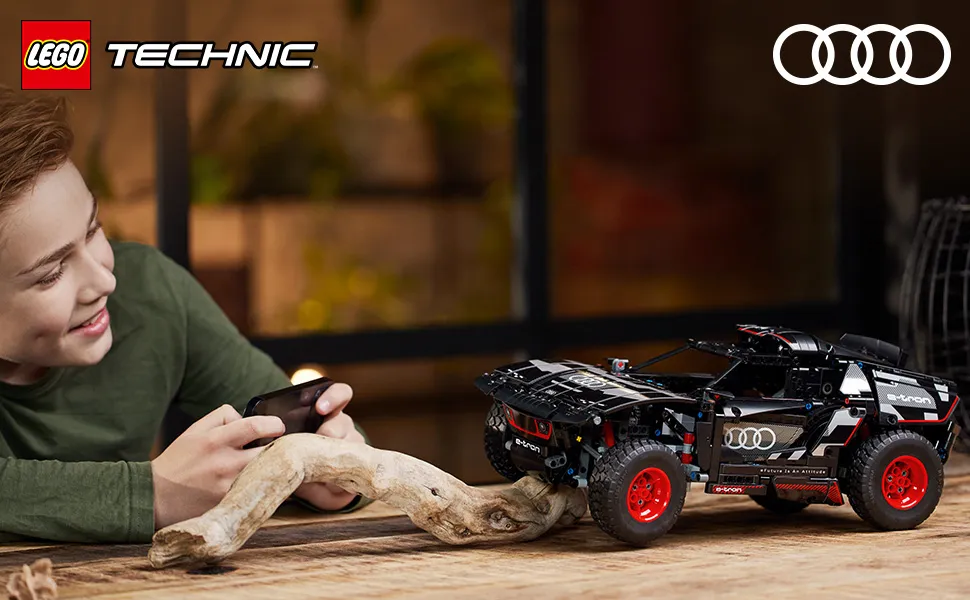 LEGO Technic Audi RS Q e-tron 42160