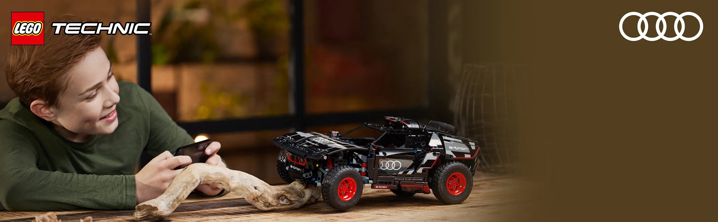 LEGO Technic Audi RS Q e-tron 42160