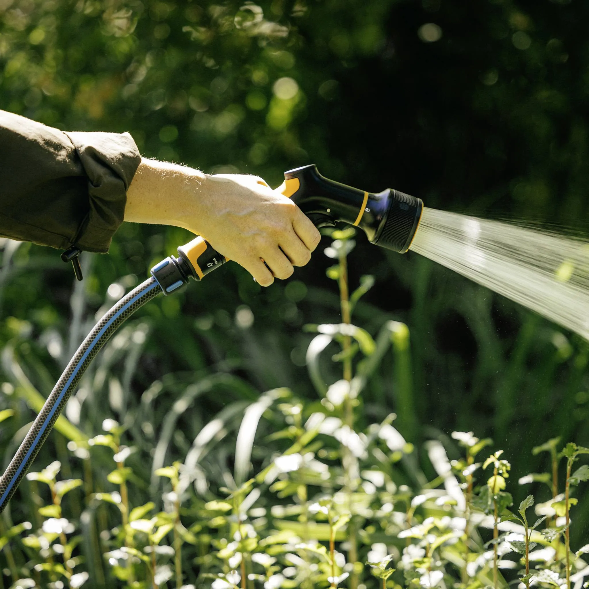 Fiskars - irrigation gun with front switch