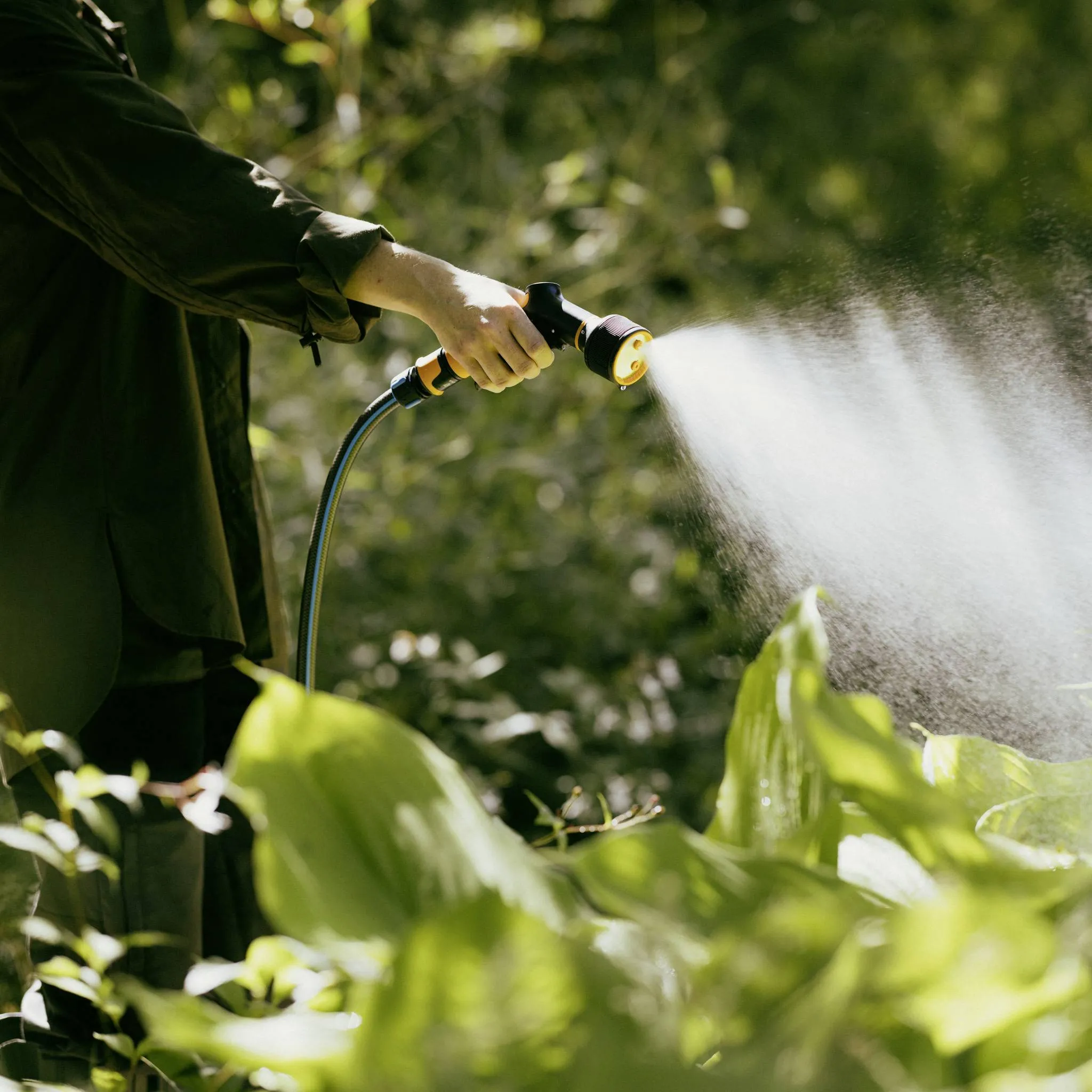 Fiskars - irrigation gun with front switch