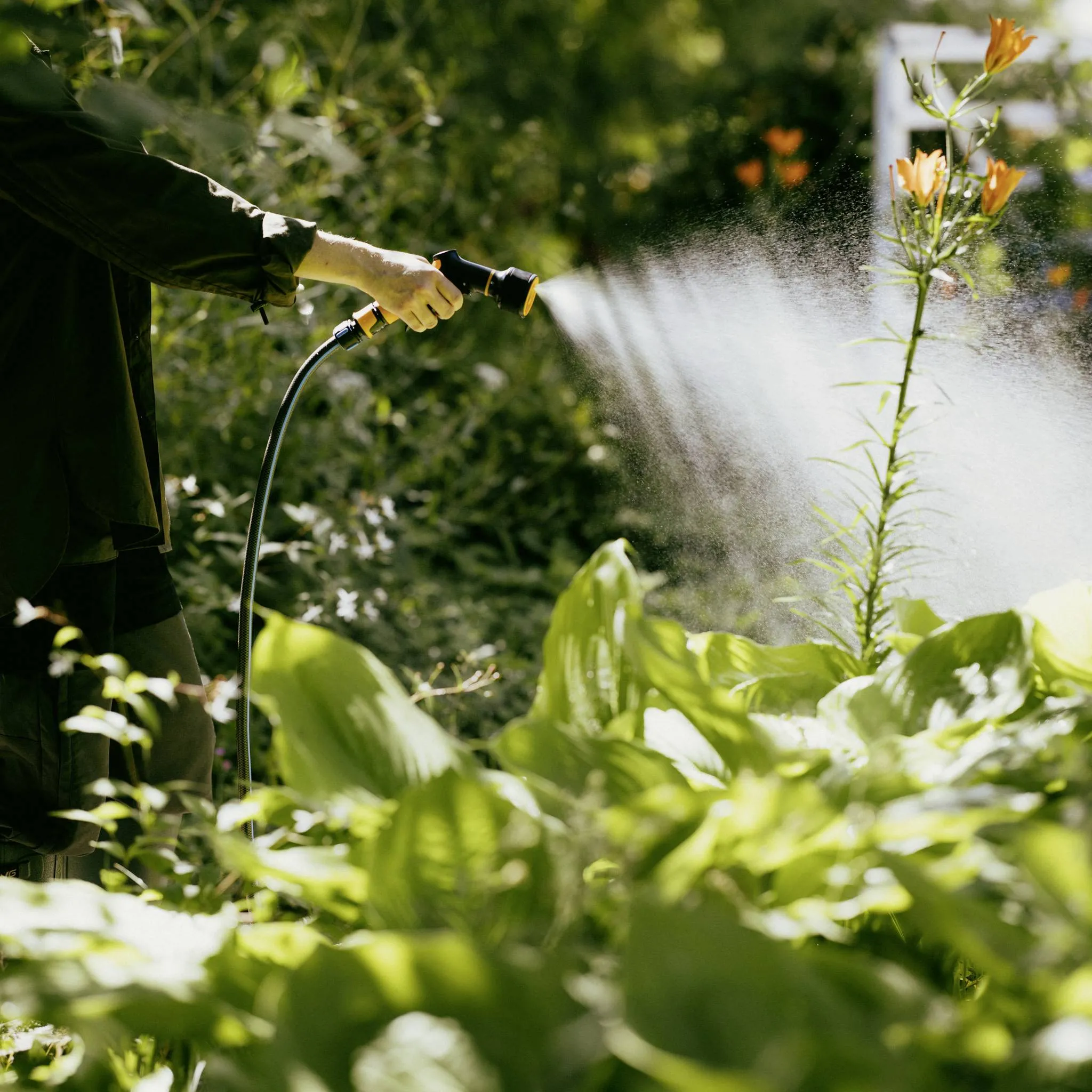 Fiskars - irrigation gun with front switch