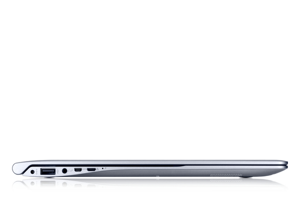 SAMSUNG NP900X4D i5-3317U 15inch HD+ 1600x900 400nits 4GB 128GB SSD Intel HD Graphics 4000 W7PRO64 Mystic Silver