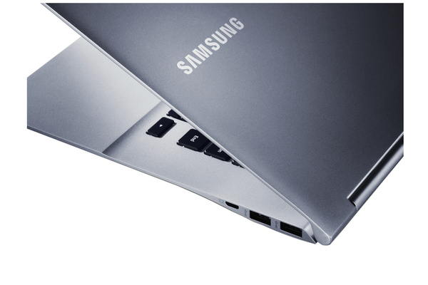 SAMSUNG NP900X4D i5-3317U 15inch HD+ 1600x900 400nits 4GB 128GB SSD Intel HD Graphics 4000 W7PRO64 Mystic Silver