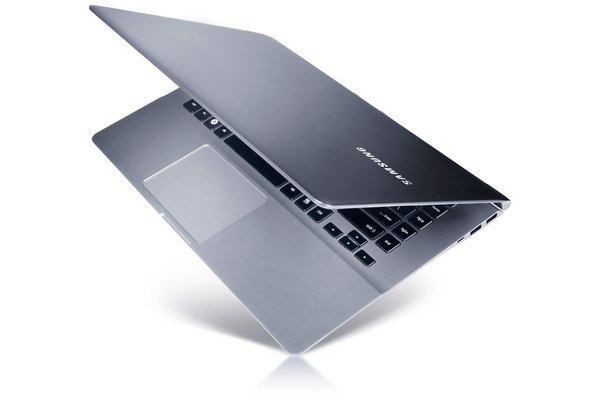 SAMSUNG NP900X4D i5-3317U 15inch HD+ 1600x900 400nits 4GB 128GB SSD Intel HD Graphics 4000 W7PRO64 Mystic Silver