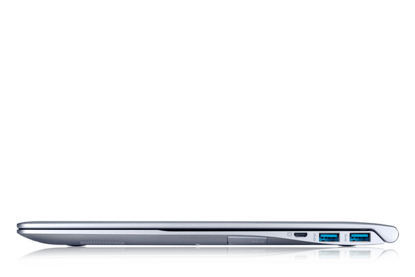 SAMSUNG NP900X4D i5-3317U 15inch HD+ 1600x900 400nits 4GB 128GB SSD Intel HD Graphics 4000 W7PRO64 Mystic Silver