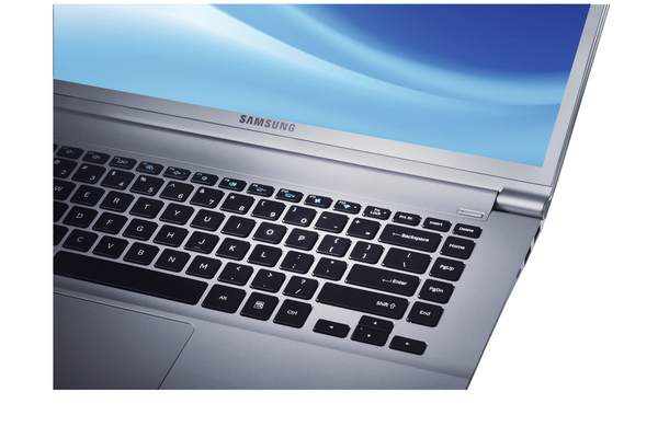SAMSUNG NP900X4D i5-3317U 15inch HD+ 1600x900 400nits 4GB 128GB SSD Intel HD Graphics 4000 W7PRO64 Mystic Silver