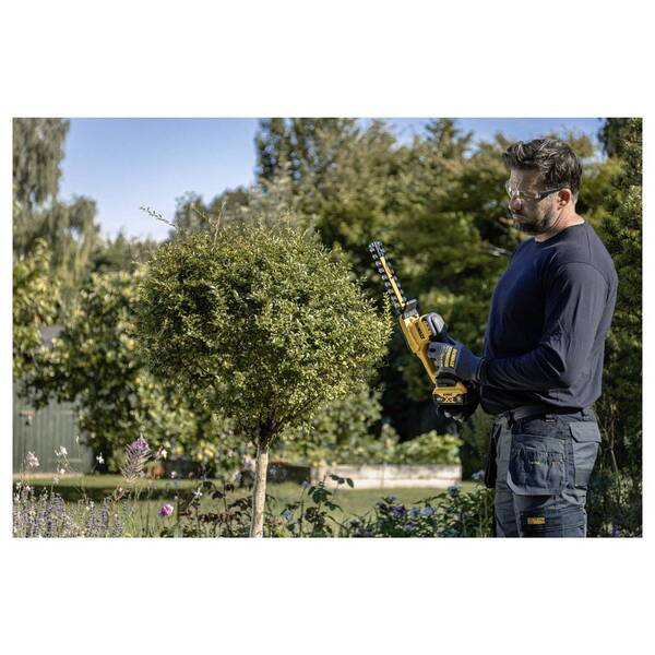 DEWALT DCMHT520N-XJ 18V Cordless Compact Hedge Trimmer, 200 mm, Body Only