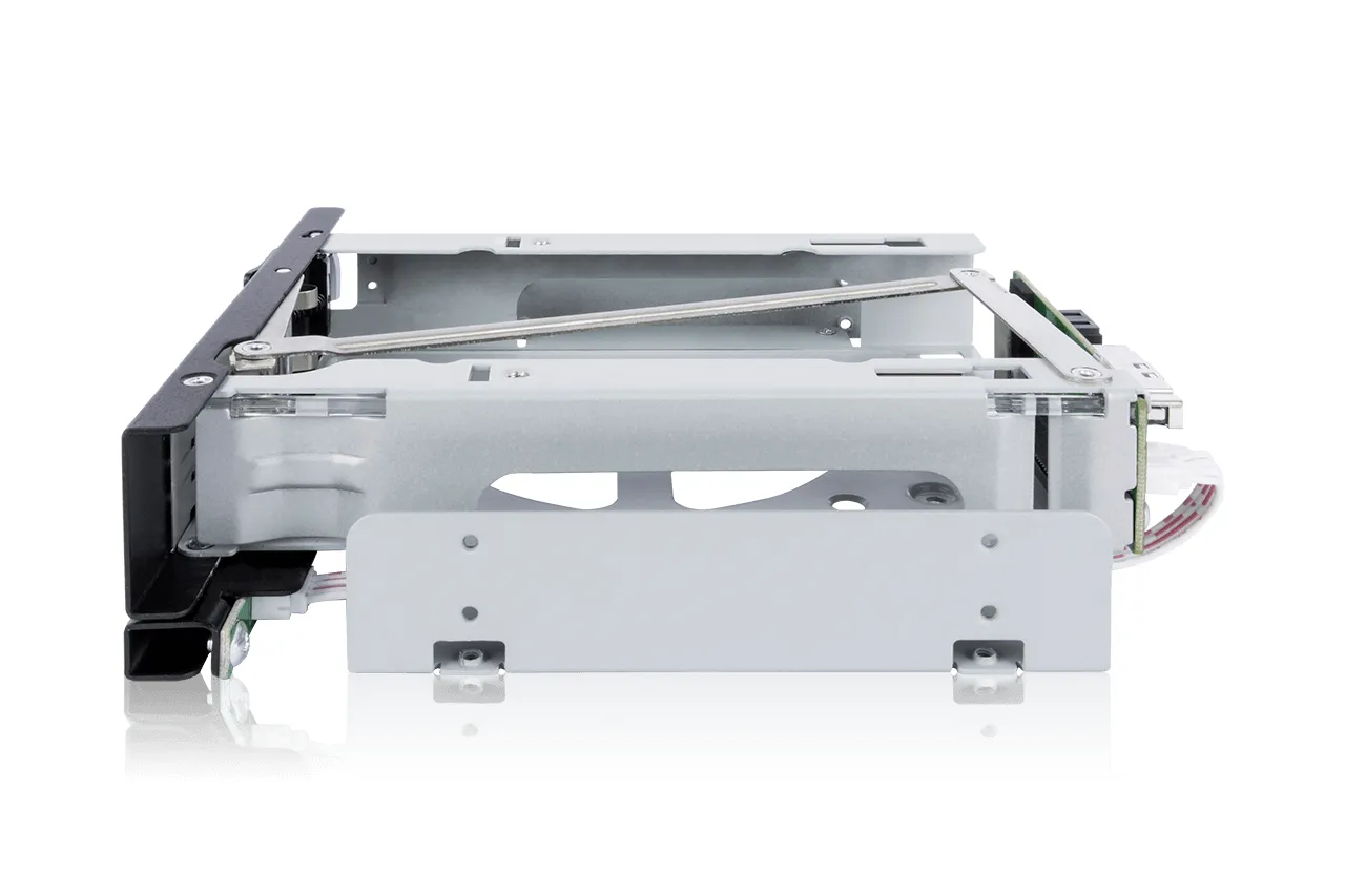 ICY DOCK 1x 3.5" SATA in 1x 5.25" bay mobile rack fanless keylock tray