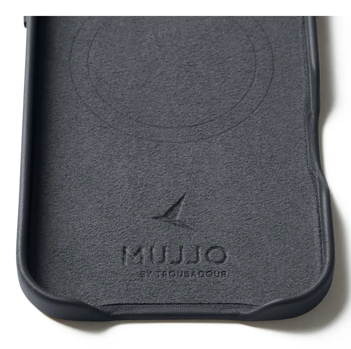 Mujjo Full Leather MagSafe Case for iPhone 17, Basalt