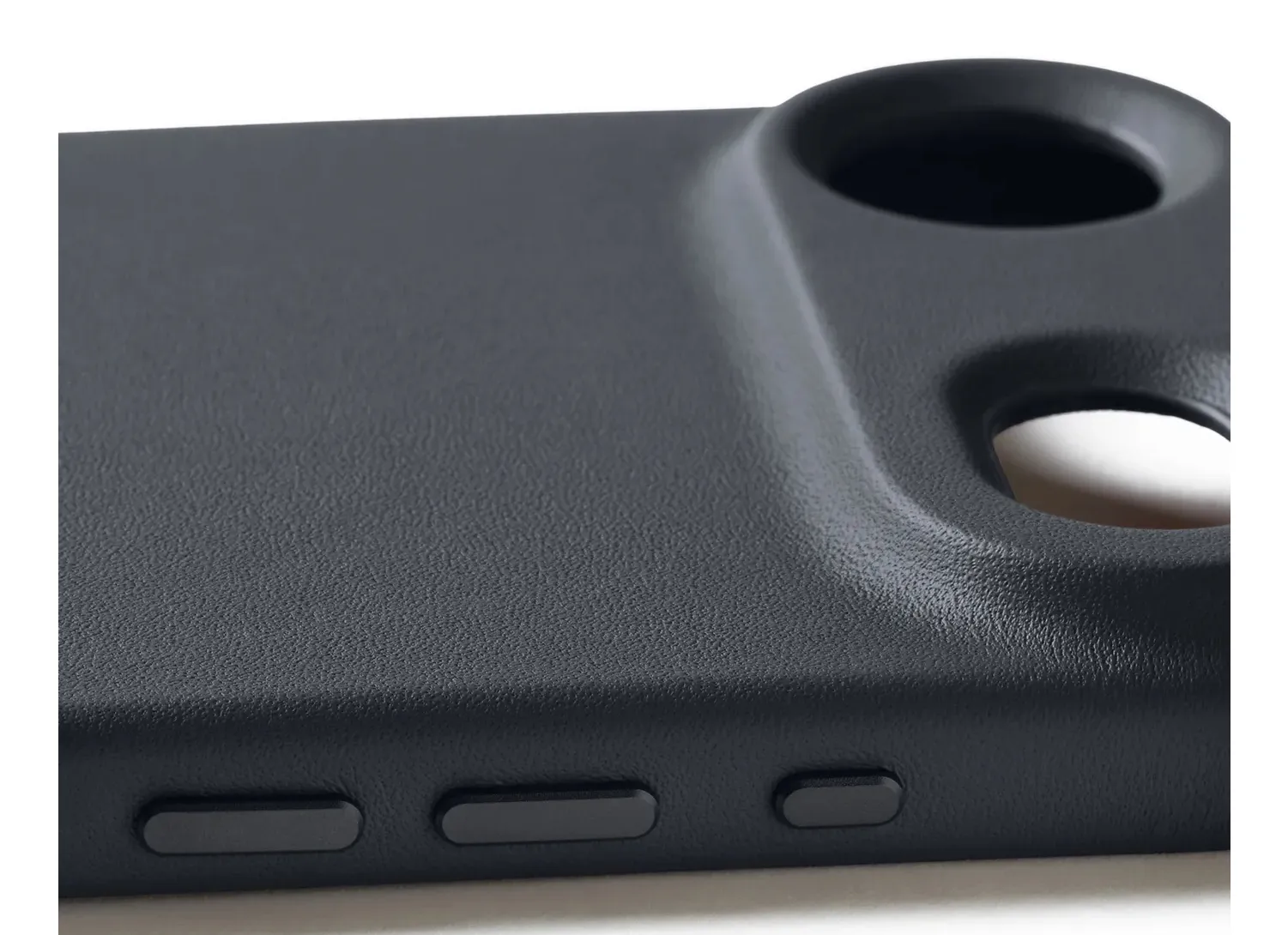 Mujjo Full Leather MagSafe Case for iPhone 17, Basalt