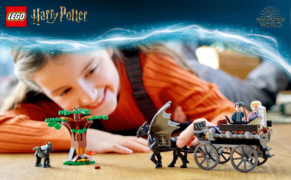 Lego Harry Potter -Tylypahkan vaunut ja thestralit 76400