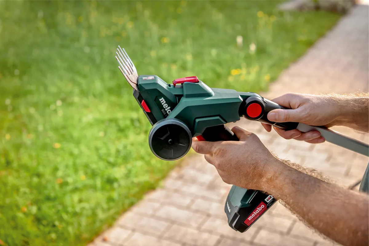Metabo SGS 18 LTX Q - sladdl&ouml;s busk- och gr&auml;ssax