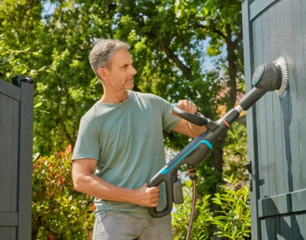 Gardena AquaBrush Compact 02/18V P4A - cordelss multi-cleaner, Solo (no battery)