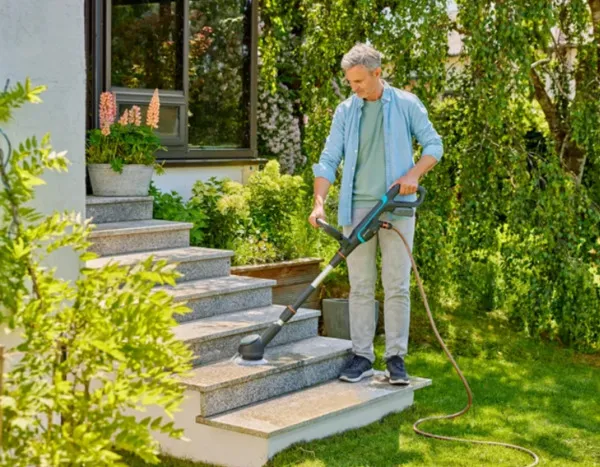 Gardena AquaBrush Compact 02/18V P4A - cordelss multi-cleaner, Solo (no battery)