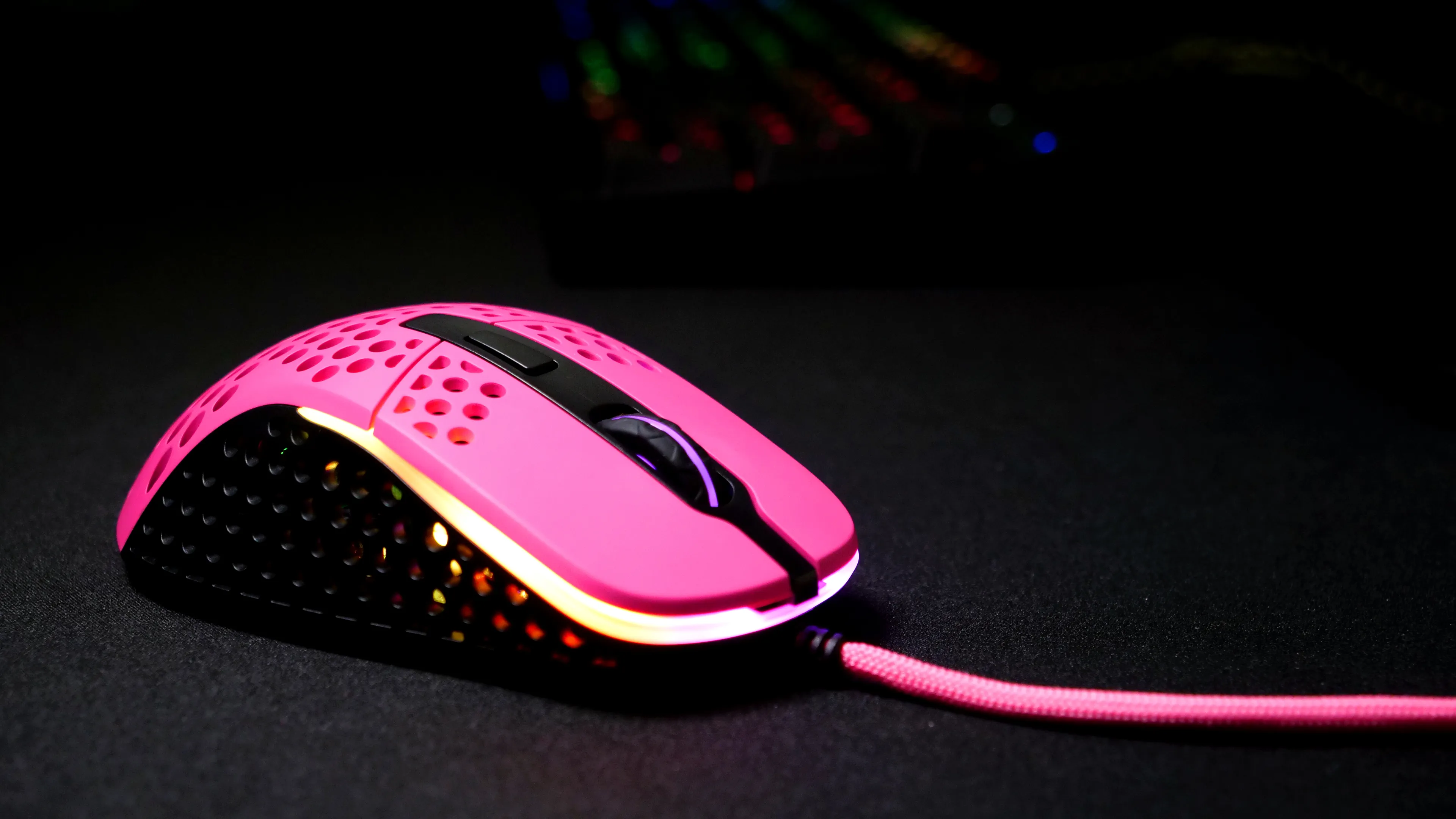 Xtrfy M4 RGB -langallinen pelihiiri, pinkki