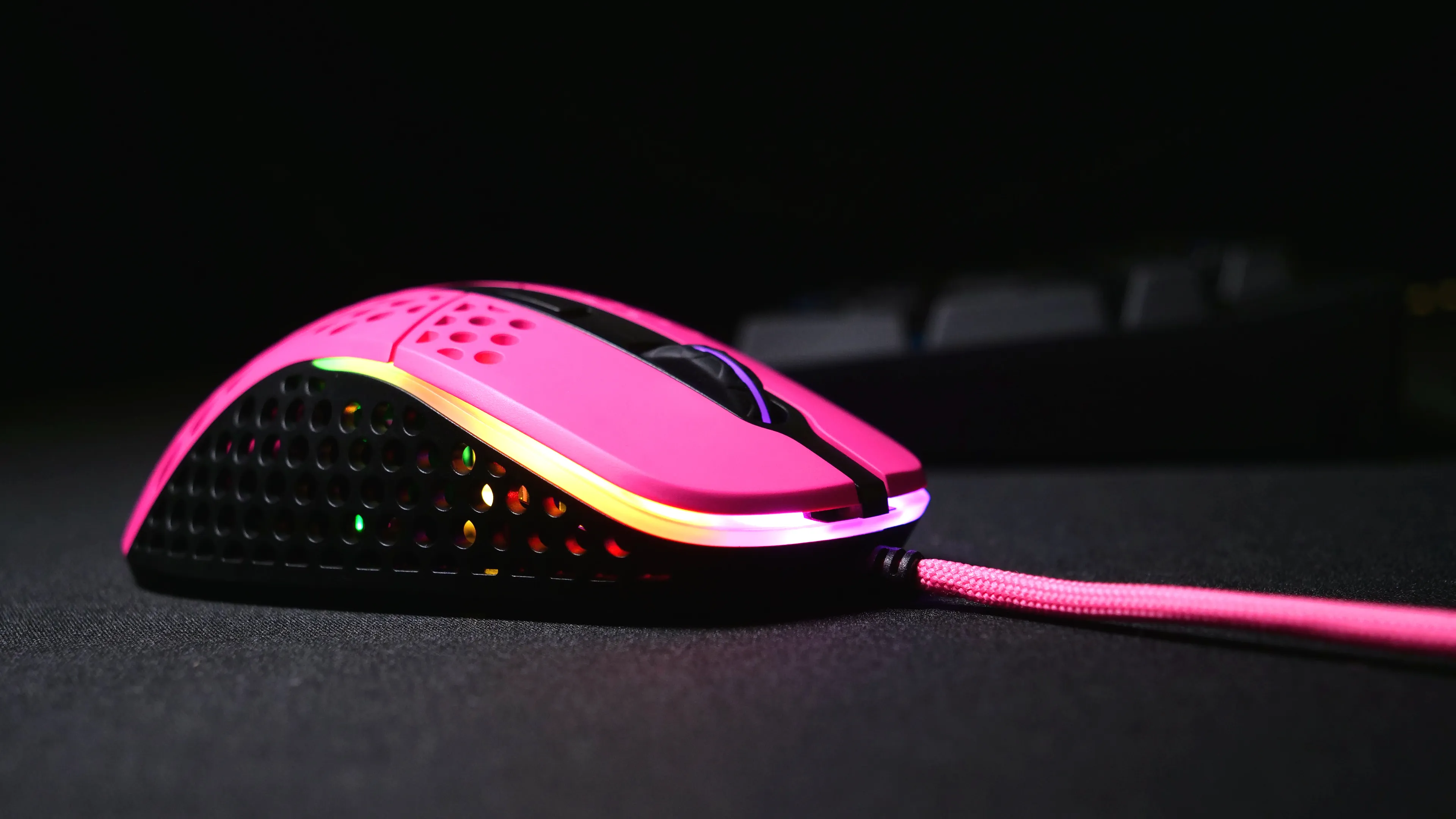 Xtrfy M4 RGB -langallinen pelihiiri, pinkki
