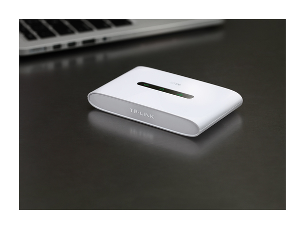 TP-Link M7300, Mobil 4G router, 2000mAh, vit