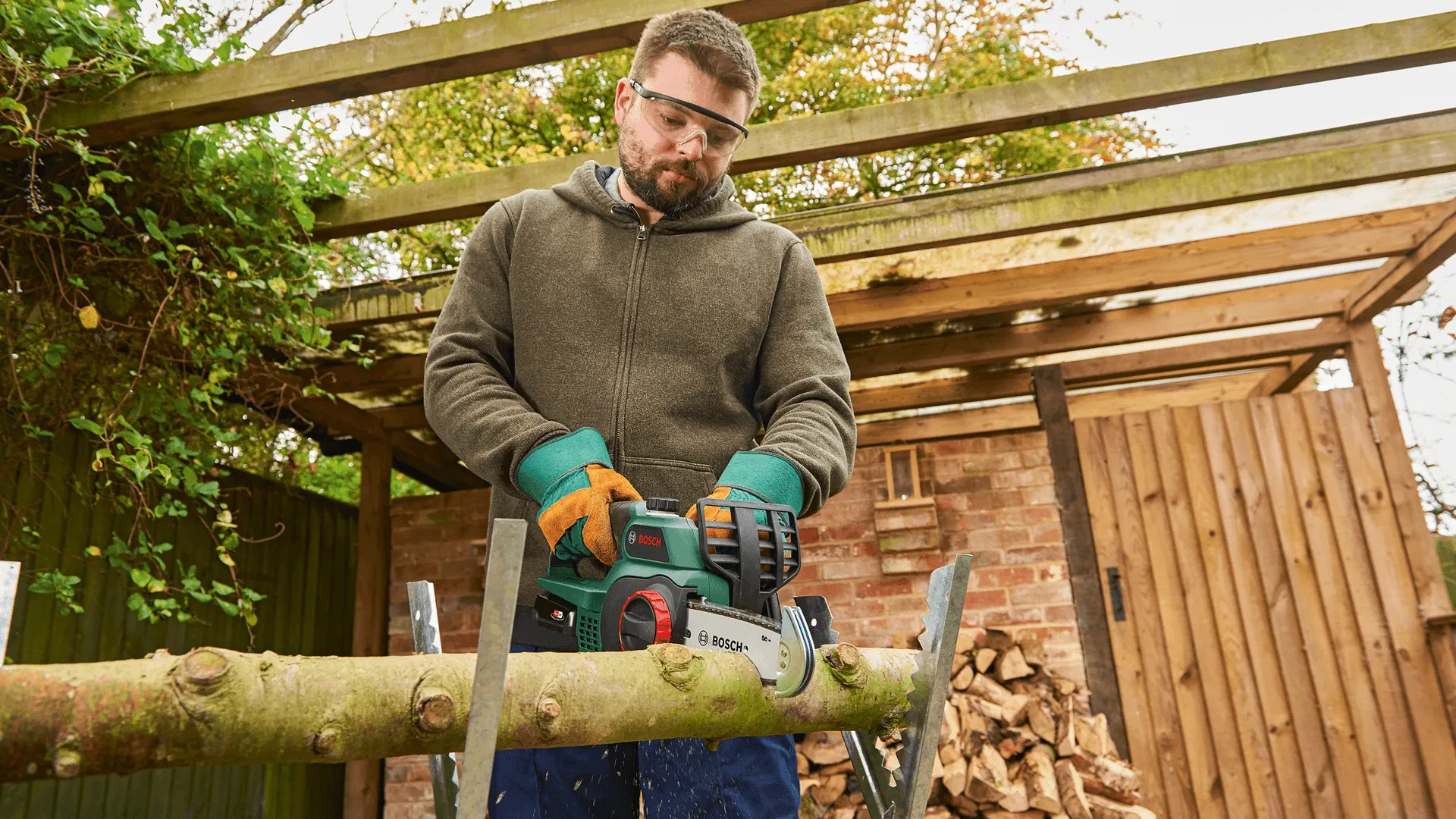 Bosch UniversalChain 18 - Chainsaw