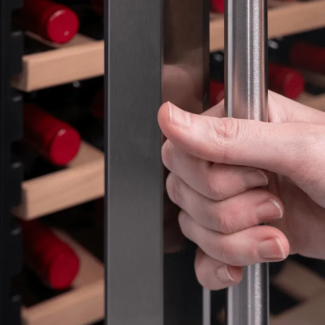 CECOTEC Bolero GrandSommelier 34030 Inox Compressor Frist&aring;ende vinkyl, 34 flaskor, Svart/Silver