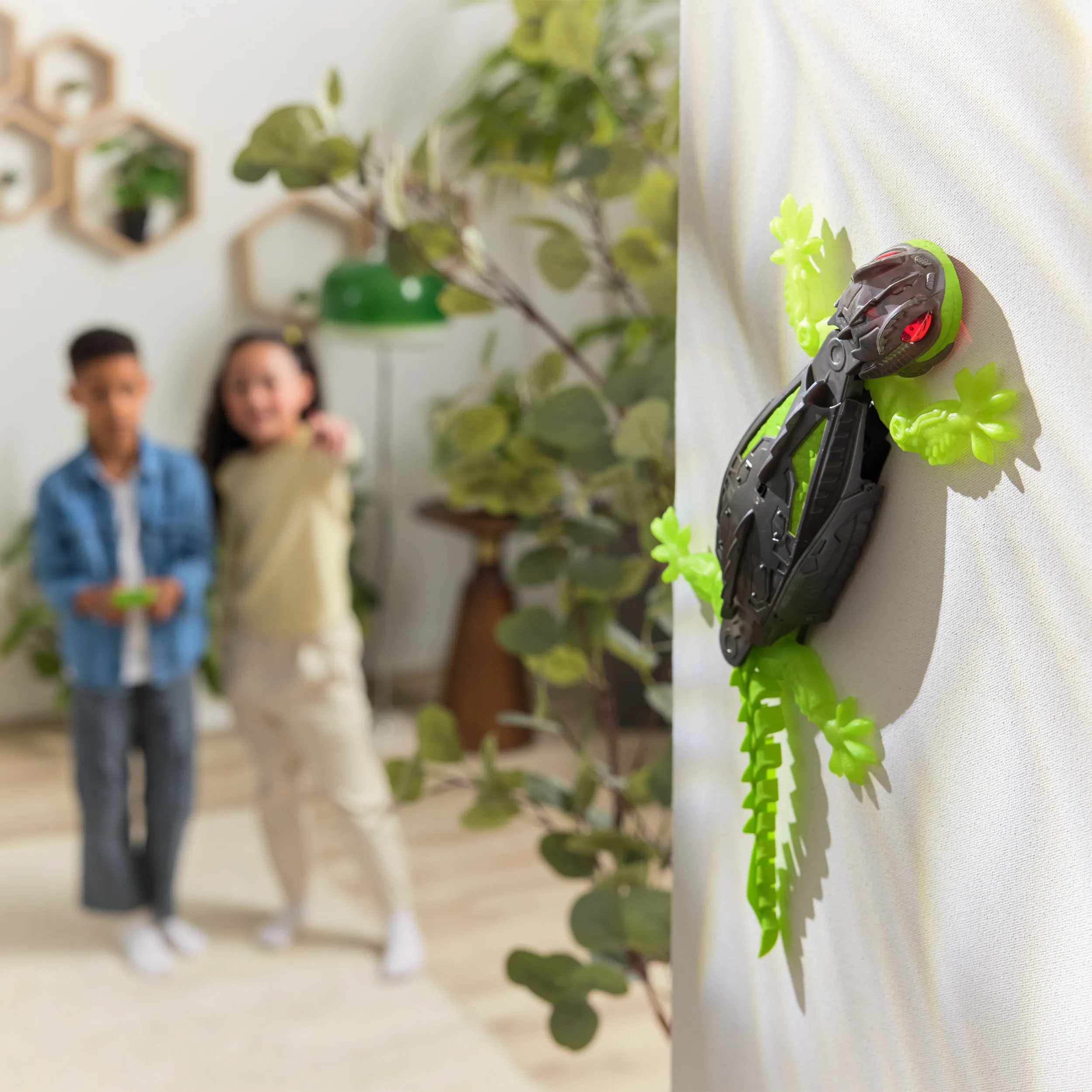 Spin Master Hex Bots - Wall Crawler Gecko, toy figure