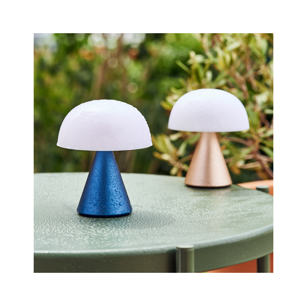 Lexon Mina M B&auml;rbar LED-lampa - M&ouml;rkbl&aring;