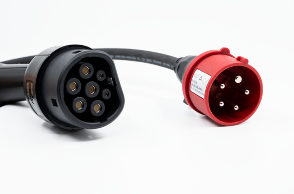 TopAC Portable EV Charger 11kW - Shelly-compatible electric vehicle charger for a high-power outlet