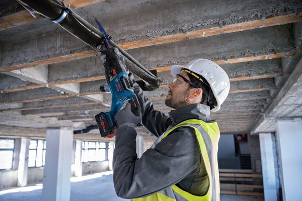 Bosch GSA 18V-28 Professional - cordless reciprocating saw