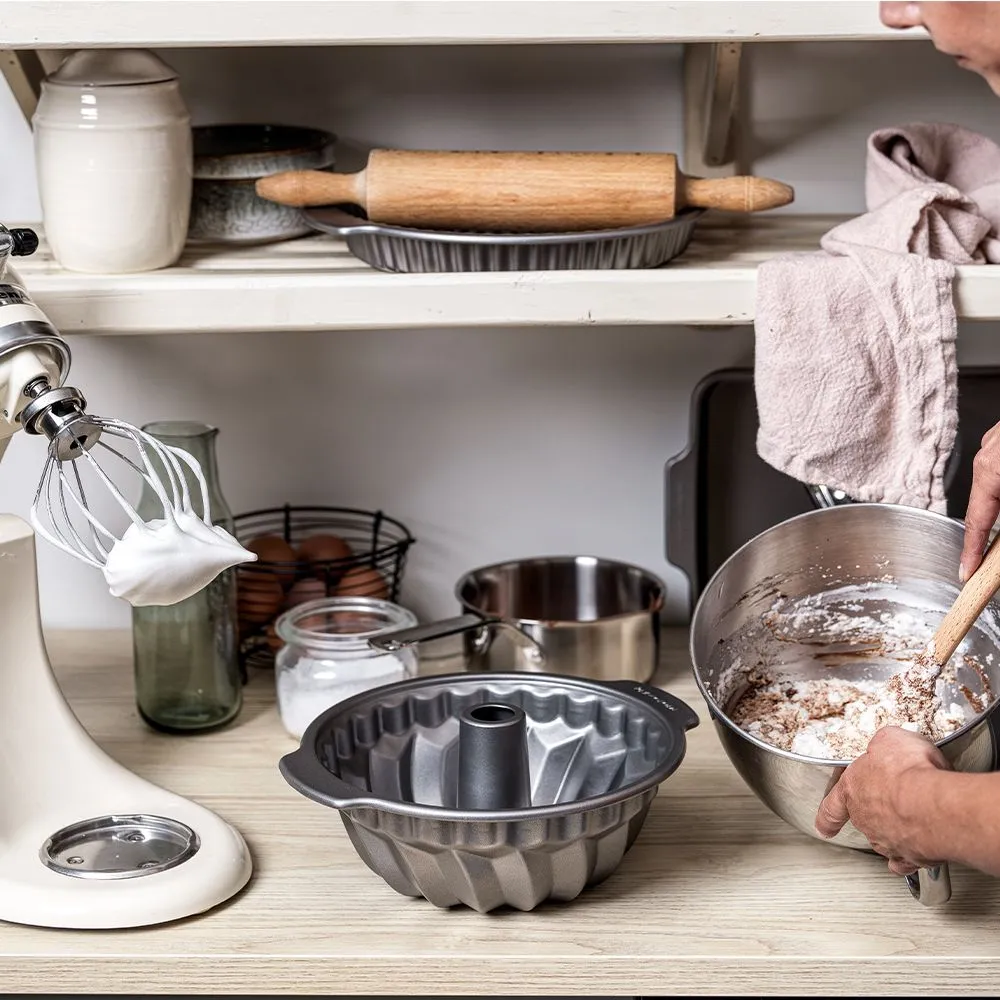 KitchenAid 24 cm gr&aring; Bundtform