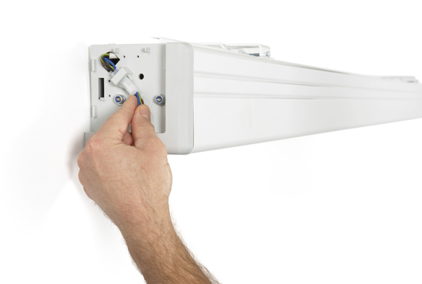 Projecta Comp El ext bdrop 200x182 MWhite