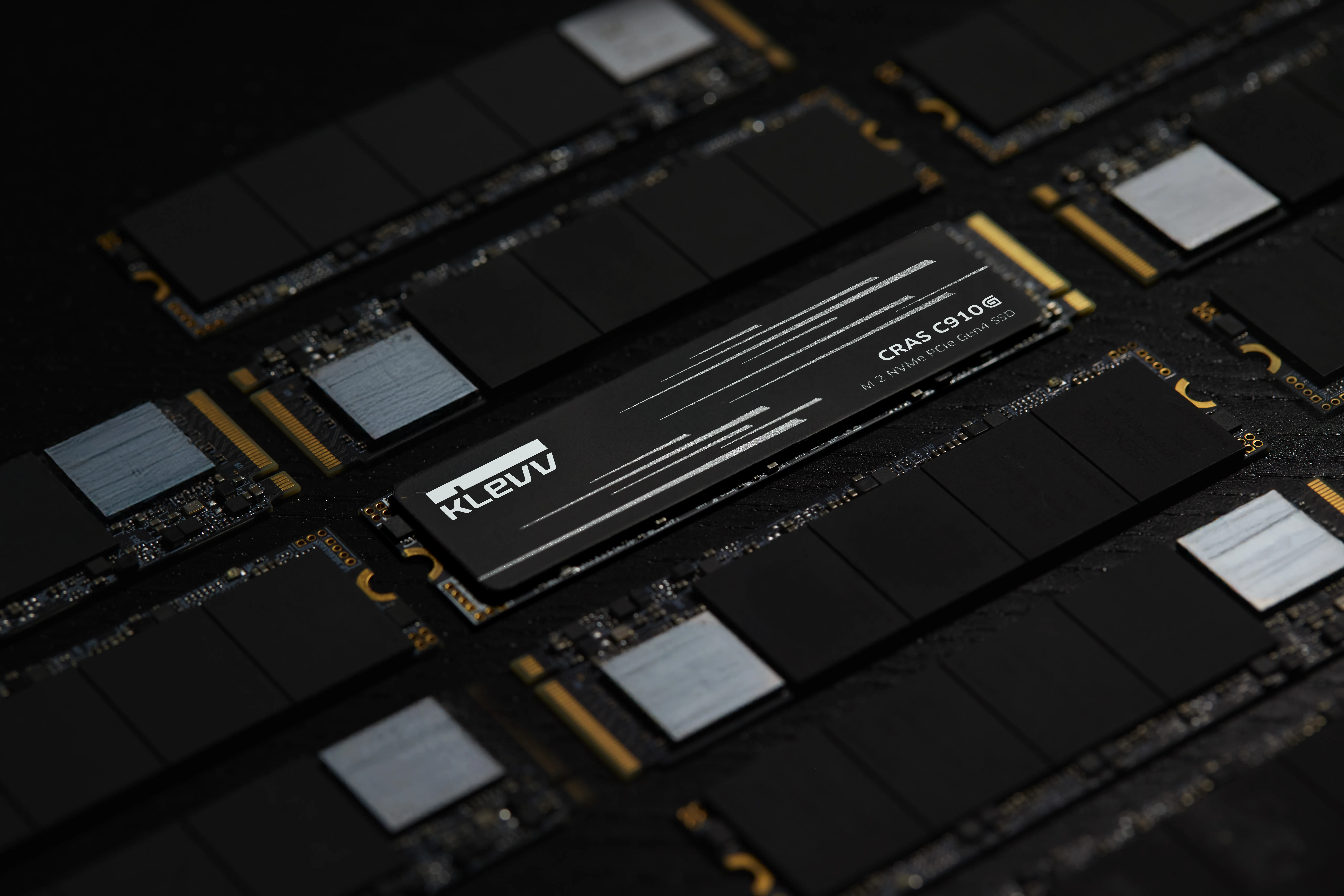KLEVV CRAS C910G 1TB M.2 2280 NVMe PCI Express 4.0 x4 SSD med kylfl&auml;ns
