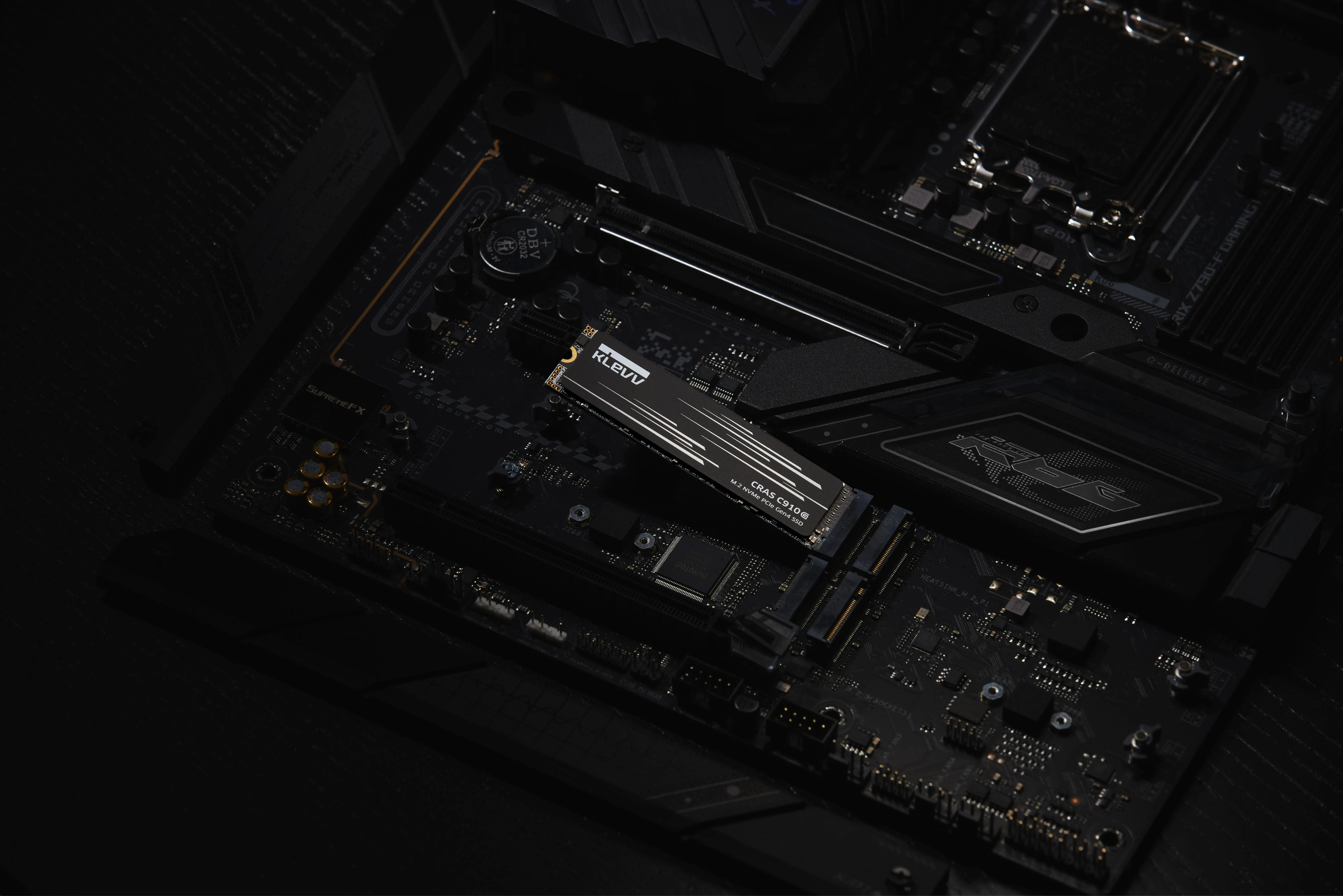 KLEVV CRAS C910G 1TB M.2 2280 NVMe PCI Express 4.0 x4 SSD med kylfl&auml;ns