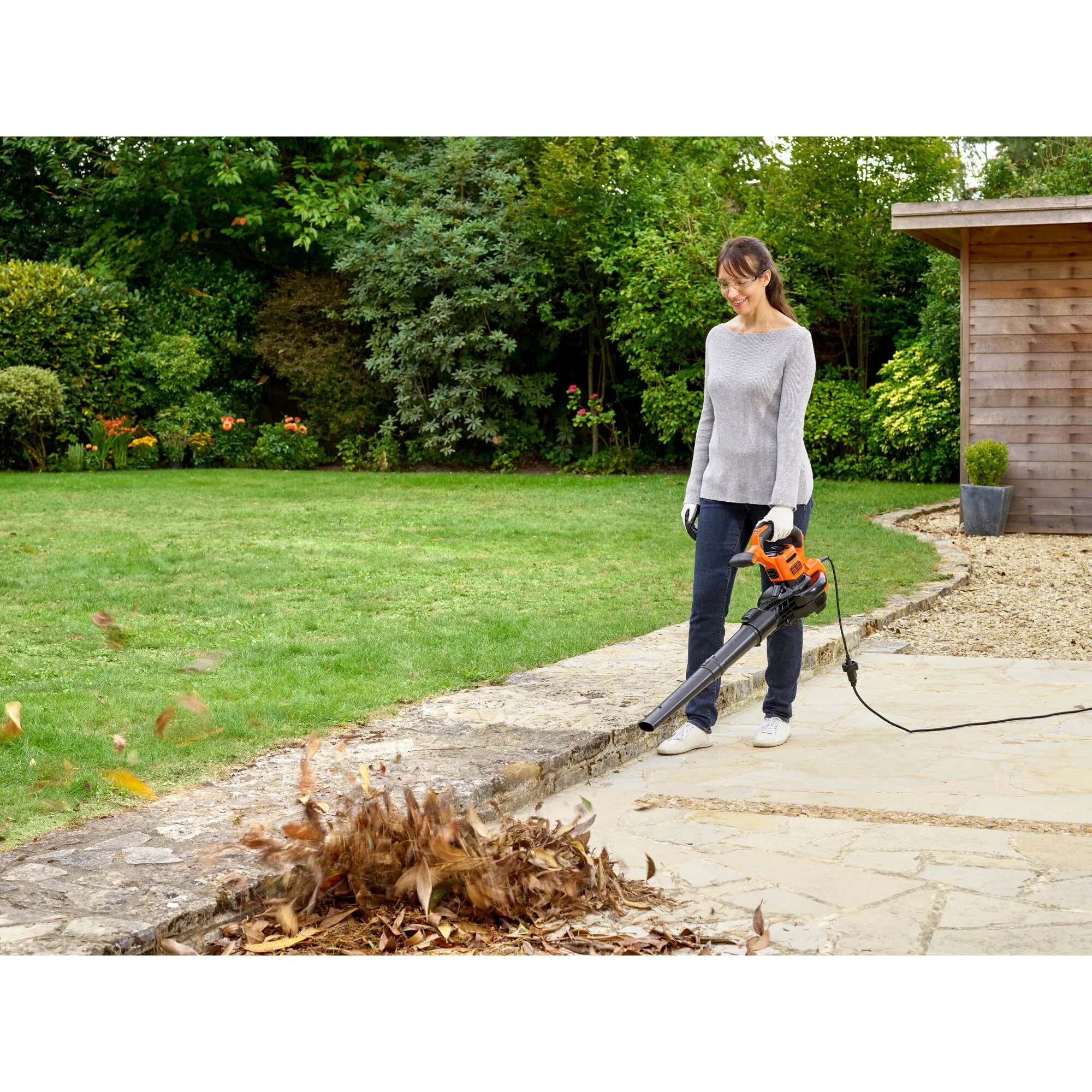 BLACK+DECKER BEBLV300-QS Handheld blower