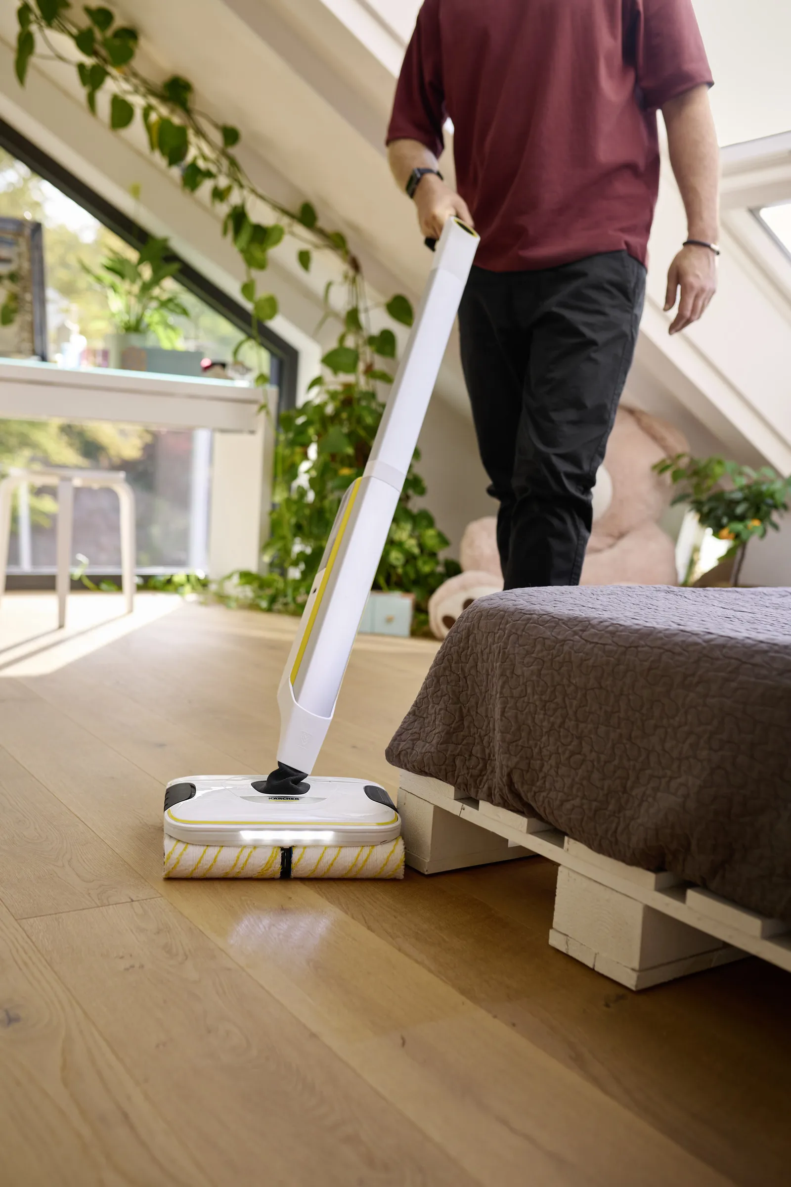K&auml;rcher FC 8 Smart Signature Line Wet and dry vacuum cleaner, White/Grey