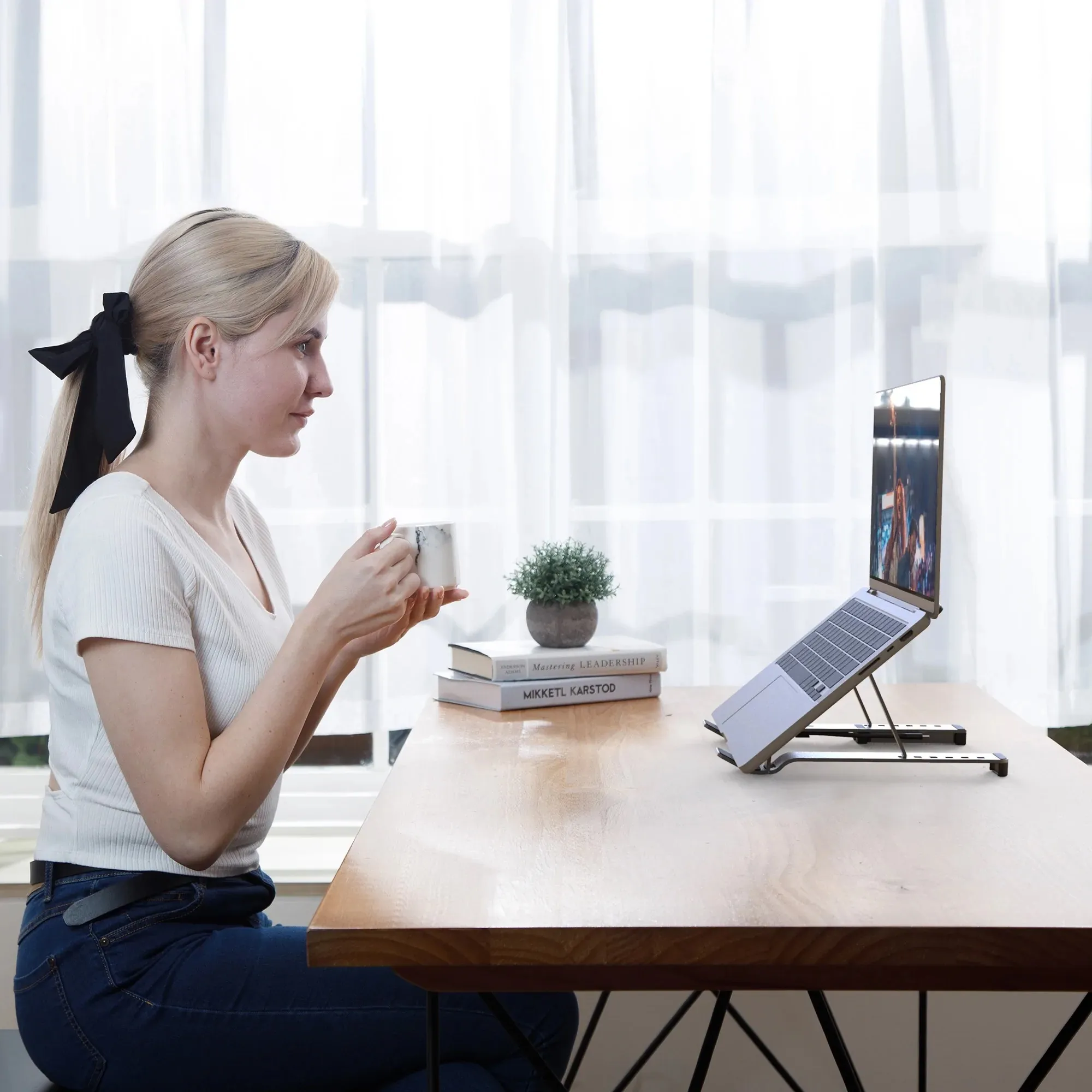 LAPTOP STAND WITH USB 4-PORT - HUB