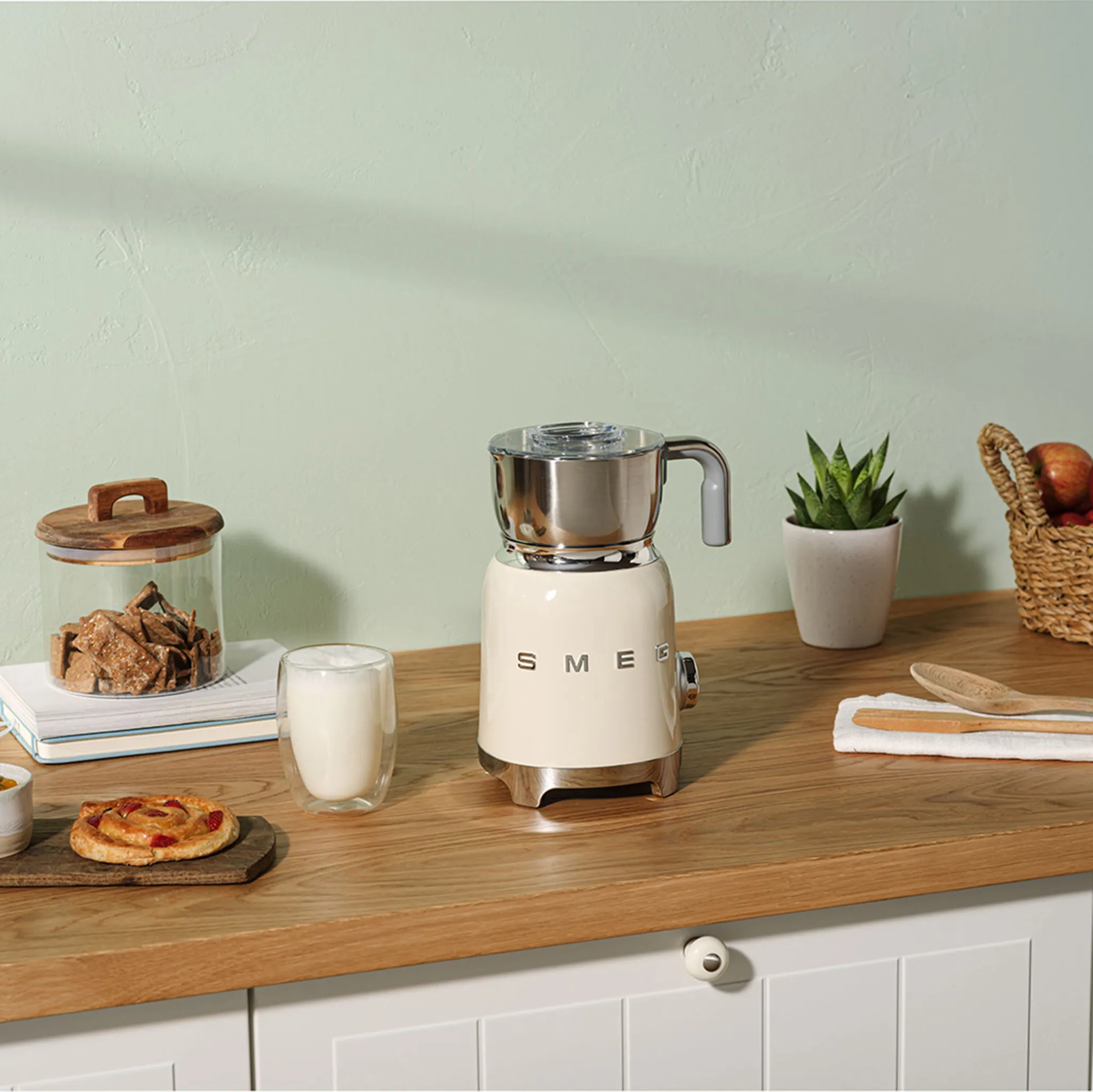 Smeg 50's Style Induction Milk Frother, Cream
